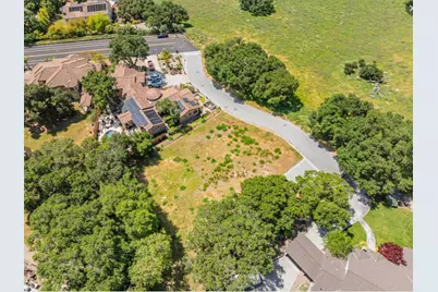 2391 Mantelli Dr, Gilroy, CA 95020 - Photo 3