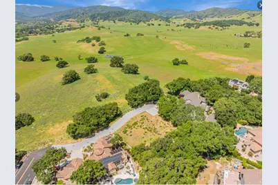2391 Mantelli Dr, Gilroy, CA 95020 - Photo 11