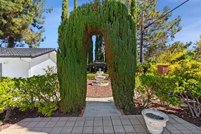 19488 Brockton Ln, Saratoga, CA 95070 - Photo 23