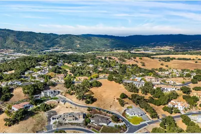 8983 Mimosa Ct, Gilroy, CA 95020 - Photo 17