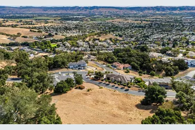 8983 Mimosa Ct, Gilroy, CA 95020 - Photo 35