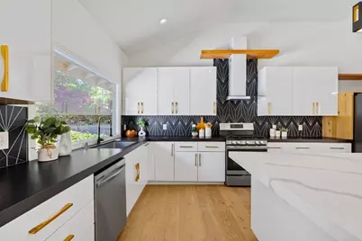11234 Sun Valley Dr, Oakland, CA 94605 - Photo 13