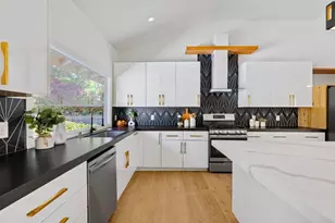 11234 Sun Valley Dr, Oakland, CA 94605 - Photo 13