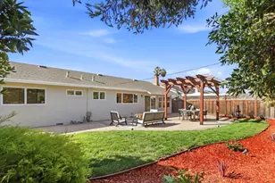 3367 Lindenoaks Dr, San Jose, CA 95117 - Photo 35