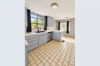 1030 W Rose St, Stockton, CA 95203 - Photo 7