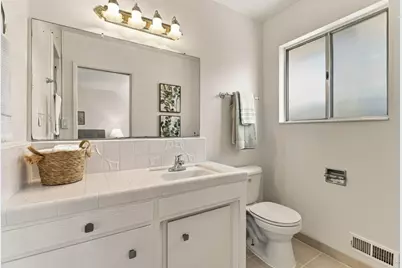 796 Lawrence Dr, Gilroy, CA 95020 - Photo 27