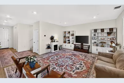 1910 Peony St, Hollister, CA 95023 - Photo 9