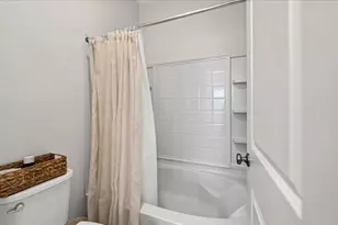 1910 Peony St, Hollister, CA 95023 - Photo 43