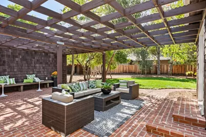 1055 Los Robles Ave, Palo Alto, CA 94306 - Photo 27