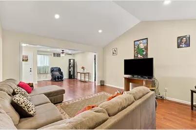 1987 Calistoga Dr, Hollister, CA 95023 - Photo 9
