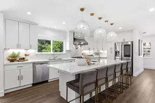 1365 Lakeview Dr, Hillsborough, CA 94010 - Photo 17