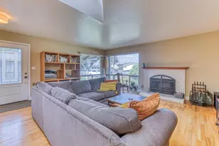 945 San Simeon Dr, Salinas, CA 93901 - Photo 5