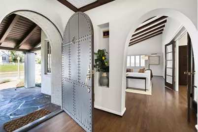 14900 Camarosa Dr, Pacific Palisades, CA 90272 - Photo 11