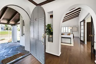 14900 Camarosa Dr, Pacific Palisades, CA 90272 - Photo 11