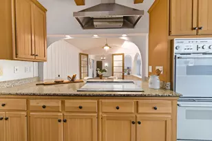 14900 Camarosa Dr, Pacific Palisades, CA 90272 - Photo 21
