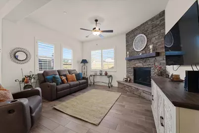 1361 Azalea Dr, Hollister, CA 95023 - Photo 9