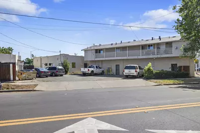 I St, Modesto, CA 95351 - Photo 3