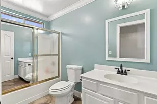 201 Le Chateau Dr, Hollister, CA 95023 - Photo 17