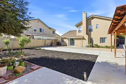 201 Le Chateau Dr, Hollister, CA 95023 - Photo 23