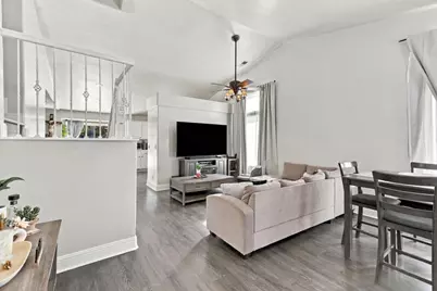 201 Le Chateau Dr, Hollister, CA 95023 - Photo 3