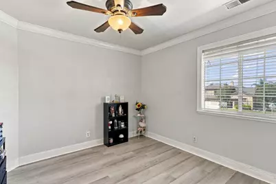 201 Le Chateau Dr, Hollister, CA 95023 - Photo 11
