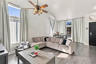 201 Le Chateau Dr, Hollister, CA 95023 - Photo 5