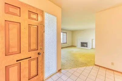 1049 W Alisal St, Salinas, CA 93901 - Photo 5
