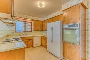 1049 W Alisal St, Salinas, CA 93901 - Photo 11