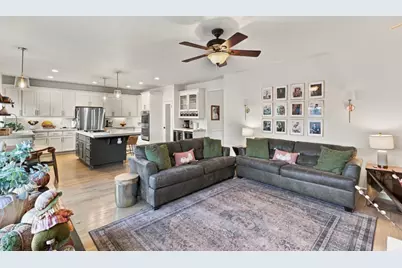 811 Greystone Ct, Gilroy, CA 95020 - Photo 9