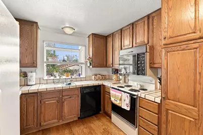 1701 Mantelli Dr, Gilroy, CA 95020 - Photo 15
