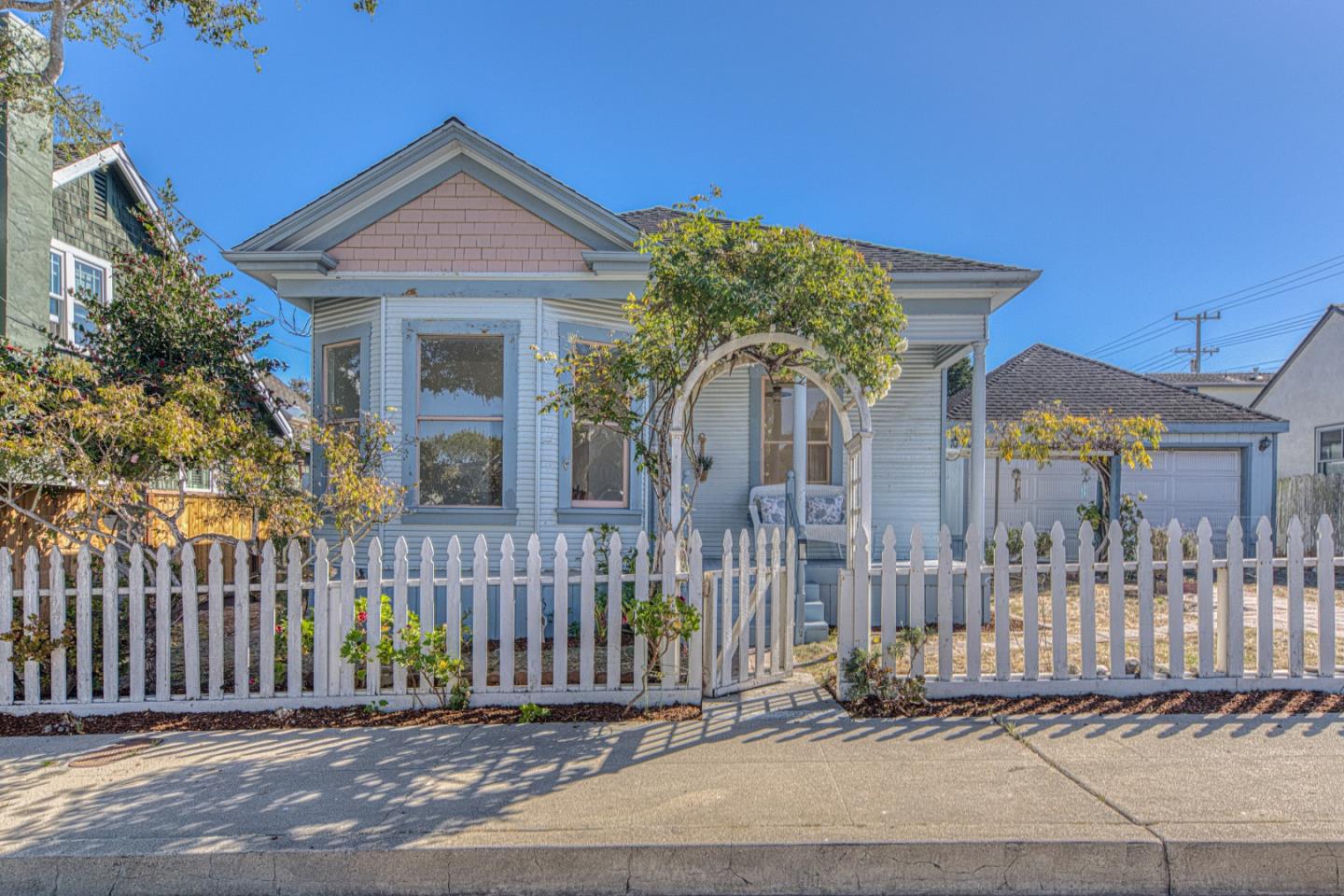 513 Monterey Ave, Pacific Grove, CA 93950 - MLS ML82065159 - Coldwell ...