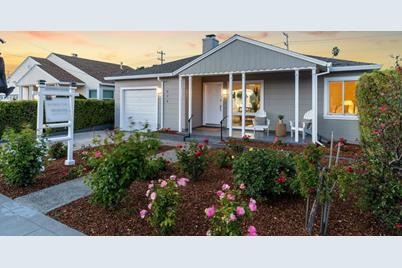 576 Hemlock Ave - Photo 1