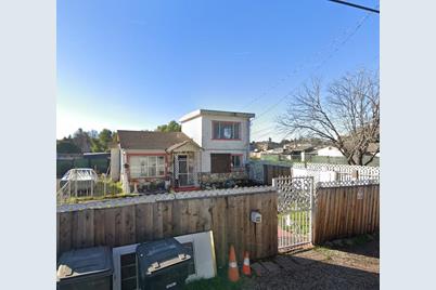 998 Garden St, East Palo Alto, CA 94303 - Photo 1