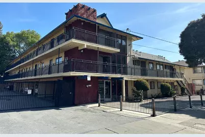 301 E Okeefe St, East Palo Alto, CA 94303 - Photo 1