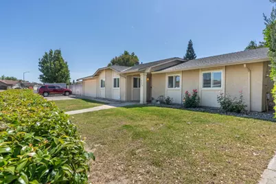 677 Hacienda Ave, Manteca, CA 95336 - Photo 1