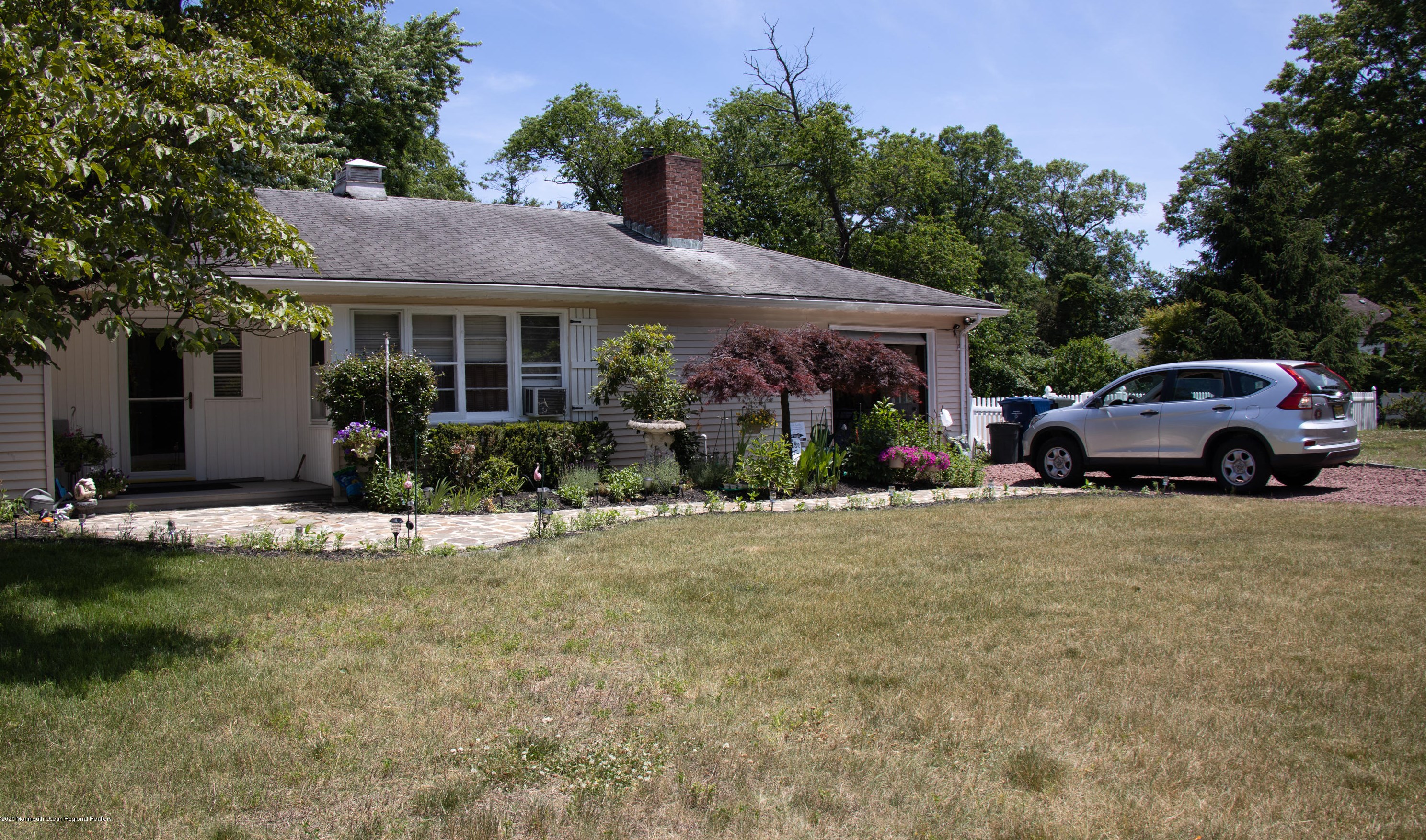 2025 Lesser Pkwy, Oakhurst NJ  07755-1121 exterior