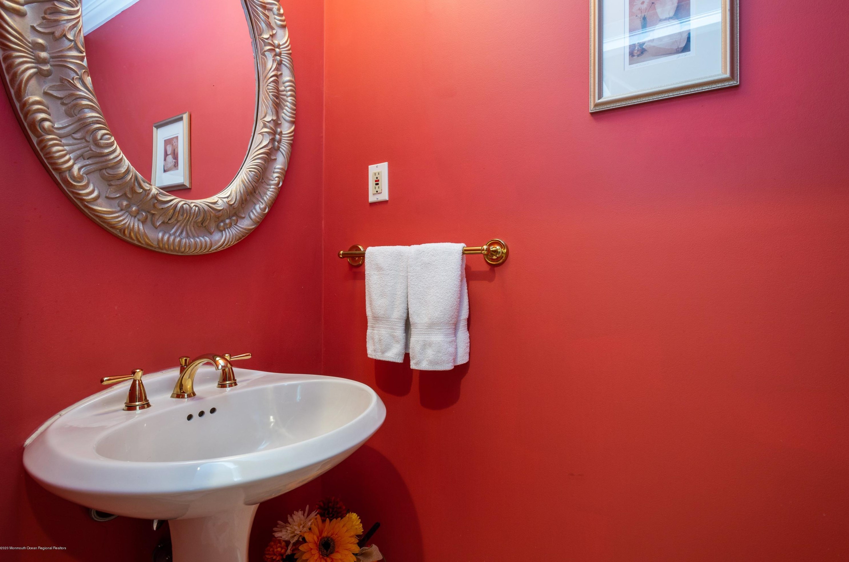 80 Idlebrook Ln, Matawan NJ 07747-1740 exterior