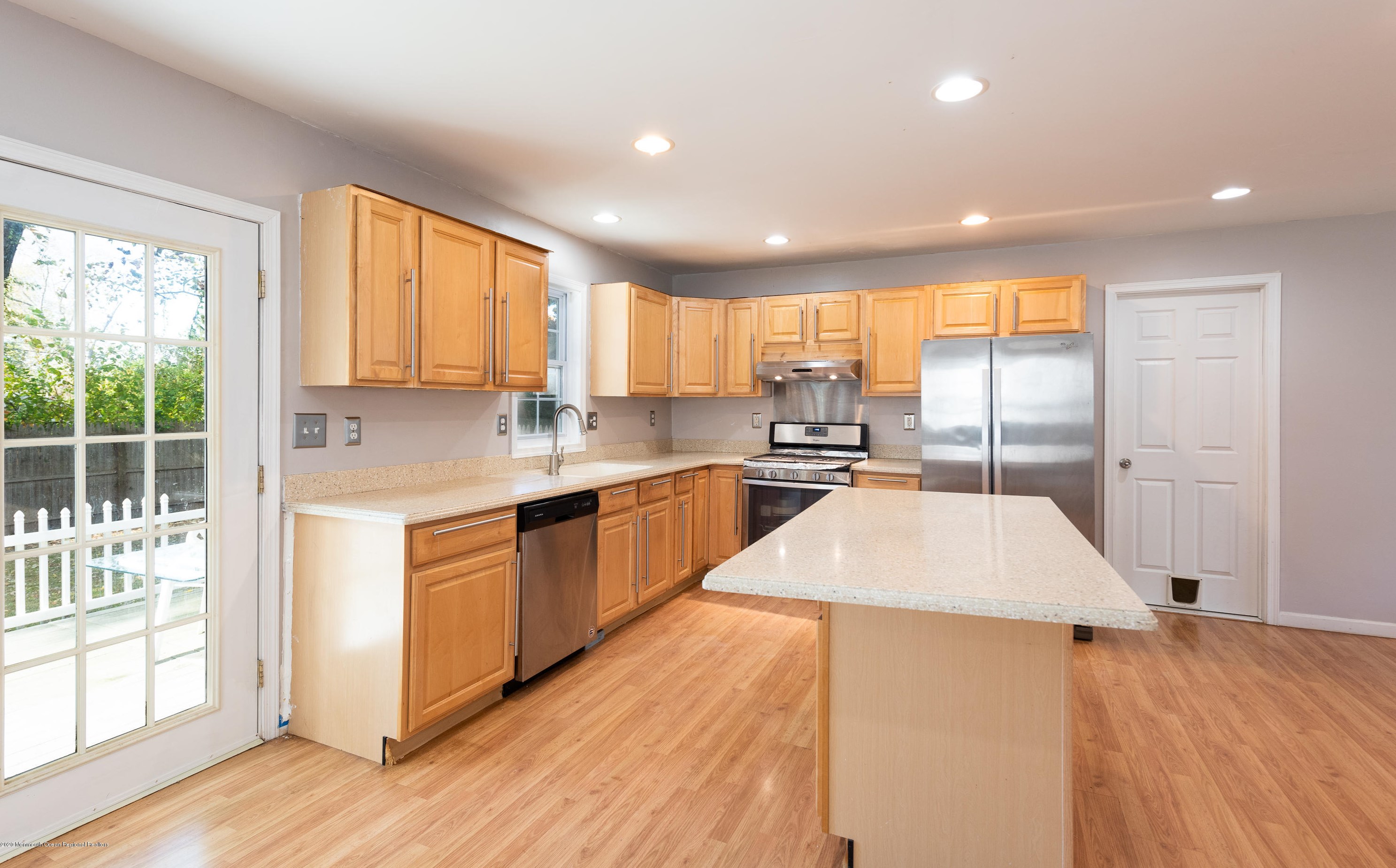 122 8th St, Belford NJ  07718-1404 exterior