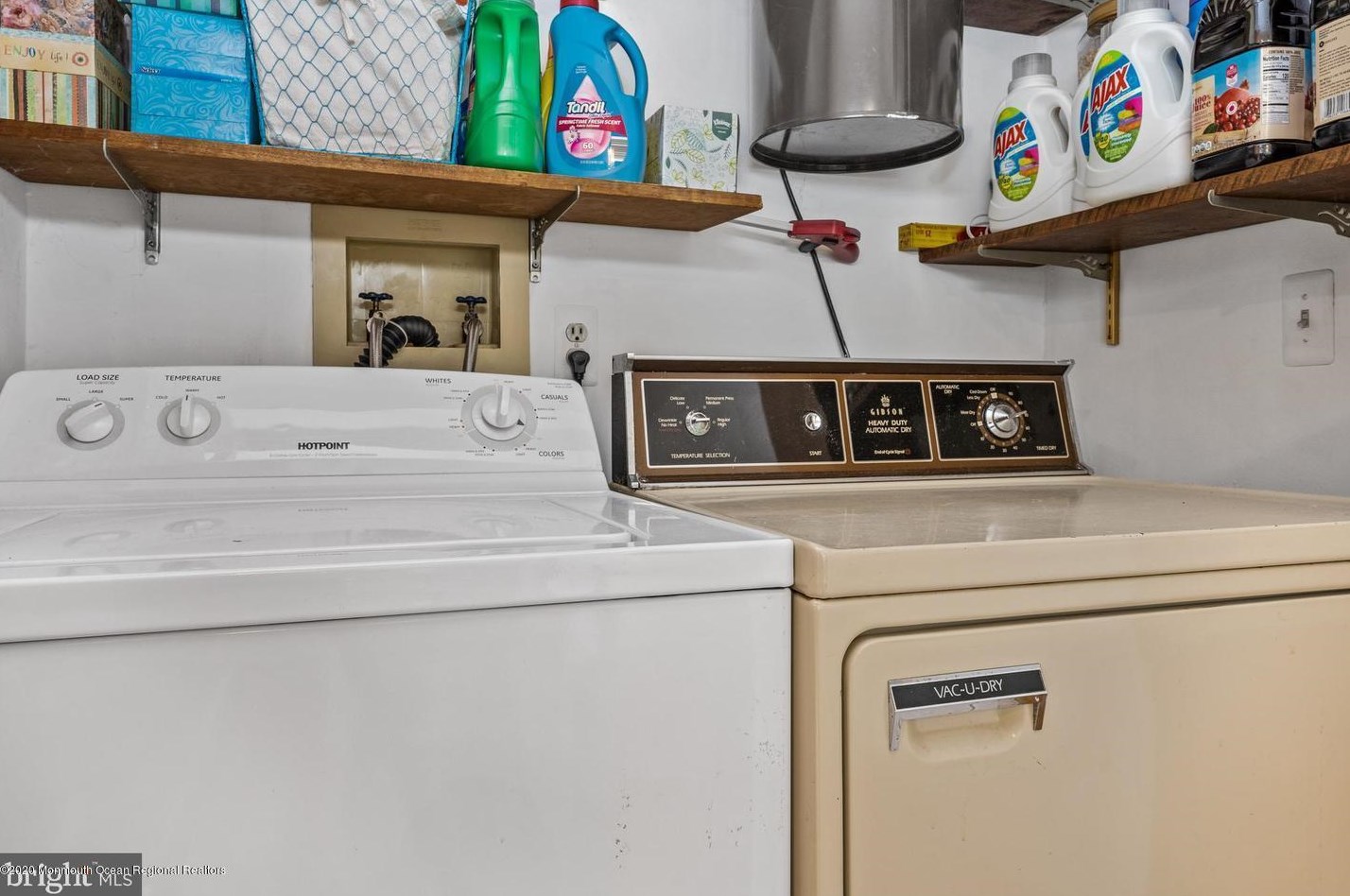 48 Kentucky Dr, Tuckerton NJ 08087-1035 exterior