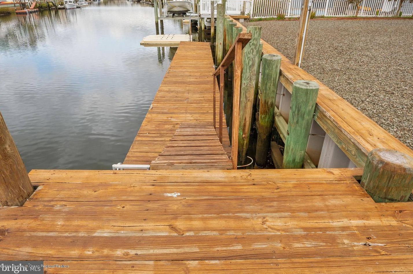 48 Kentucky Dr, Tuckerton NJ 08087-1035 exterior