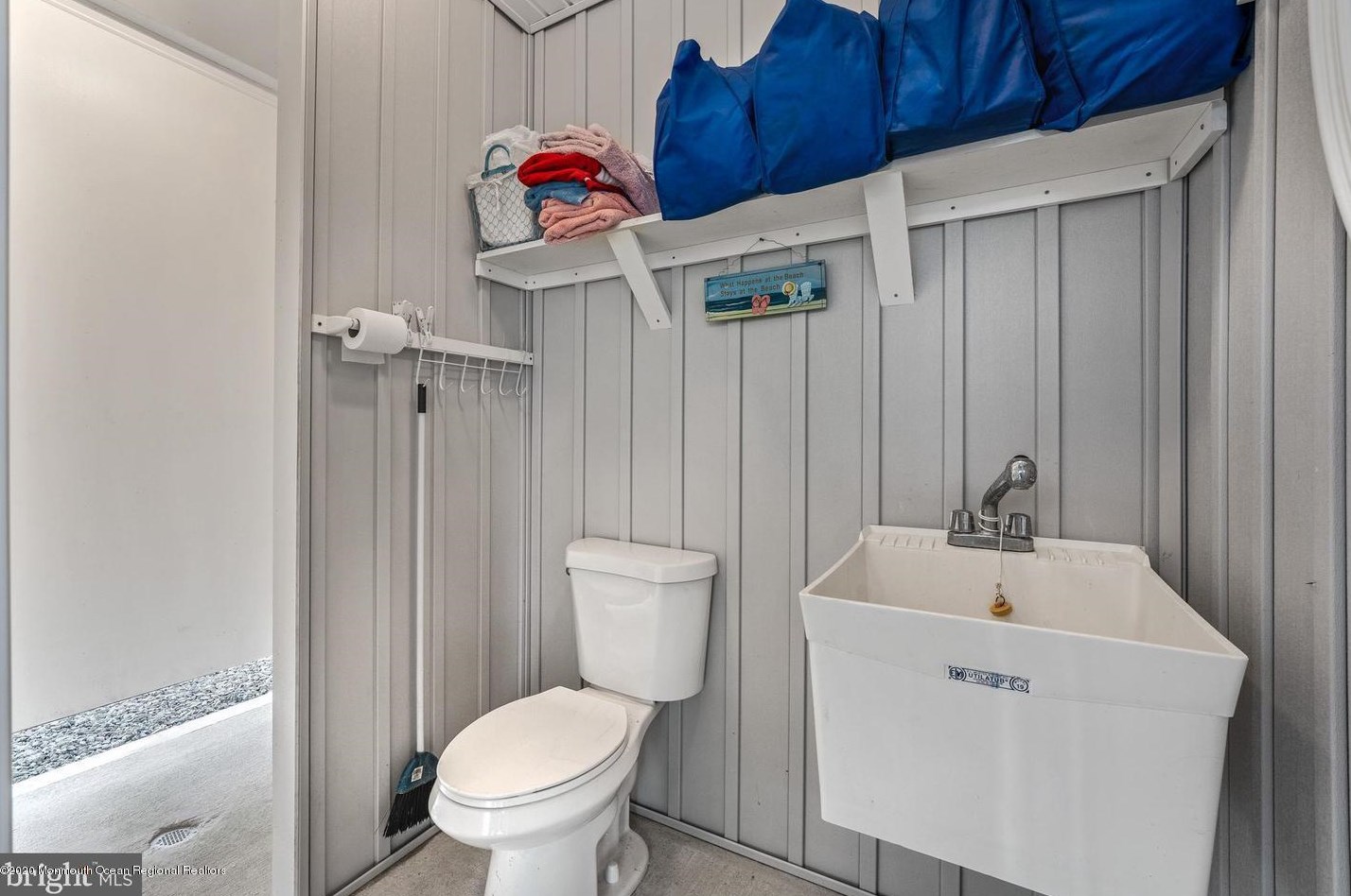 48 Kentucky Dr, Tuckerton NJ 08087-1035 exterior