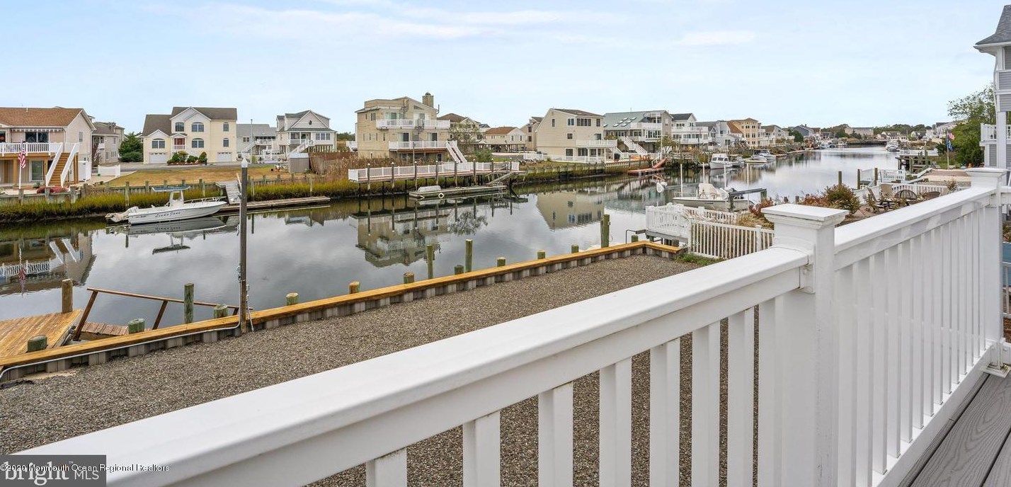 48 Kentucky Dr, Tuckerton NJ 08087-1035 exterior