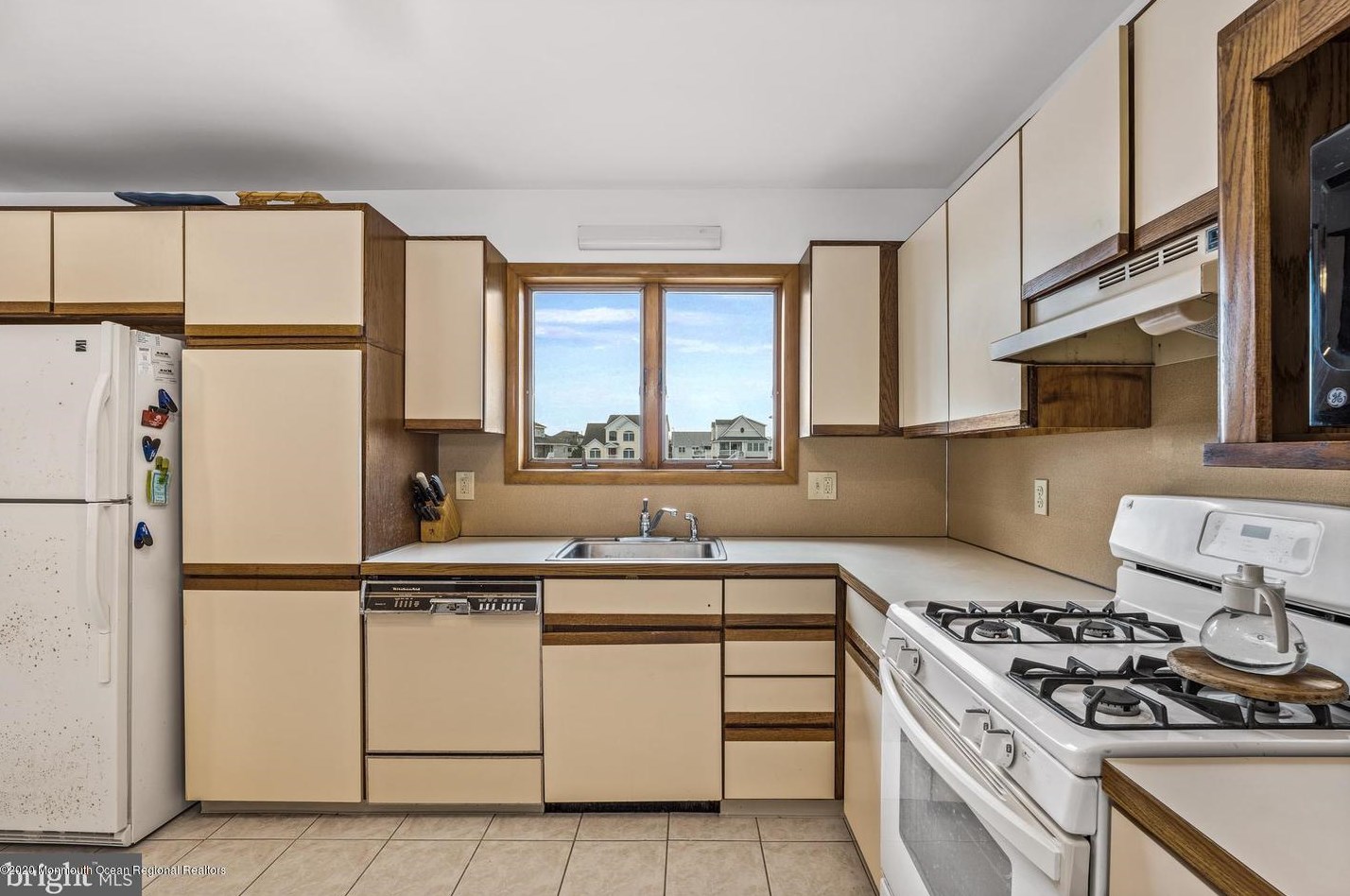 48 Kentucky Dr, Tuckerton NJ 08087-1035 exterior