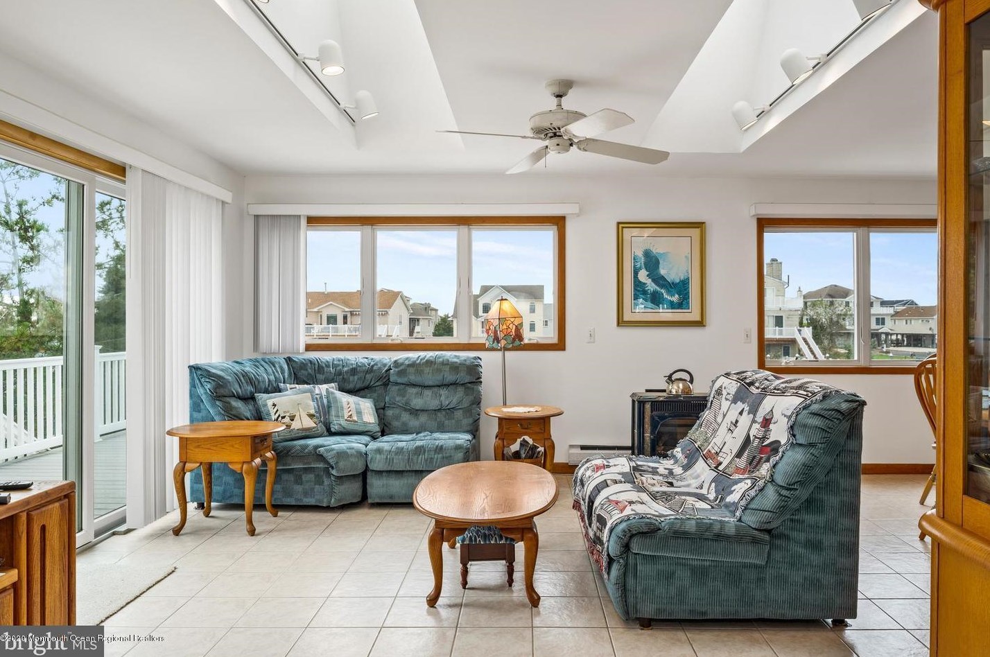 48 Kentucky Dr, Tuckerton NJ 08087-1035 exterior