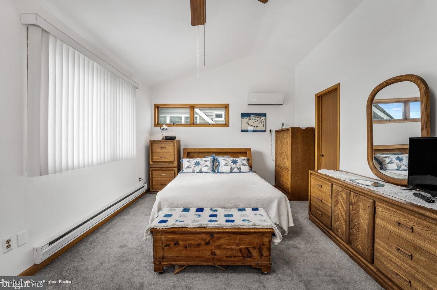 48 Kentucky Dr, Tuckerton NJ 08087-1035 exterior