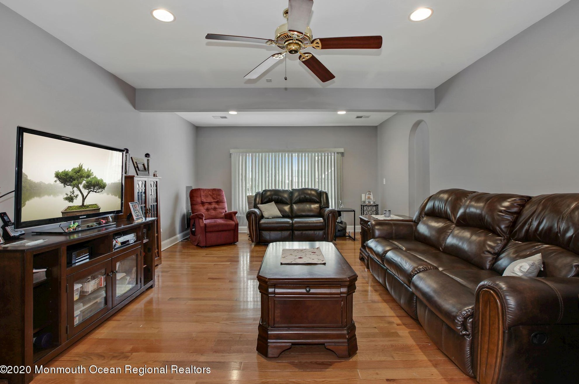 406 Beachview Ave, Keyport NJ 07735-3205 exterior