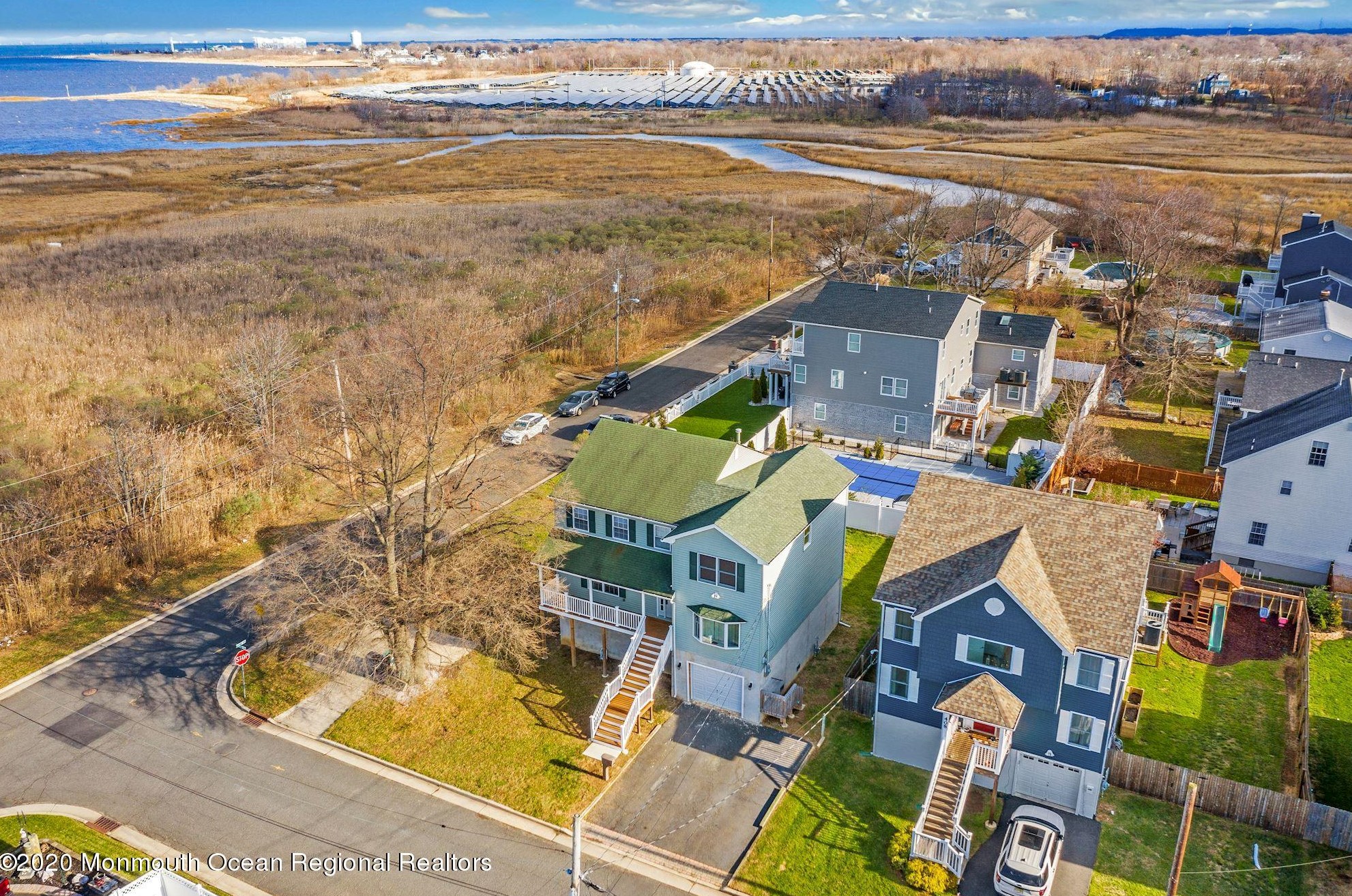 406 Beachview Ave, Keyport NJ 07735-3205 exterior