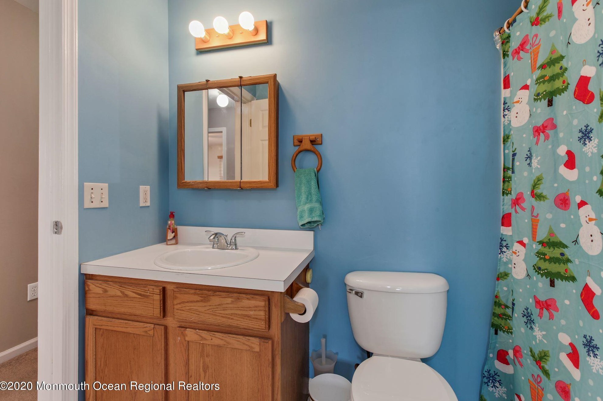 406 Beachview Ave, Keyport NJ 07735-3205 exterior