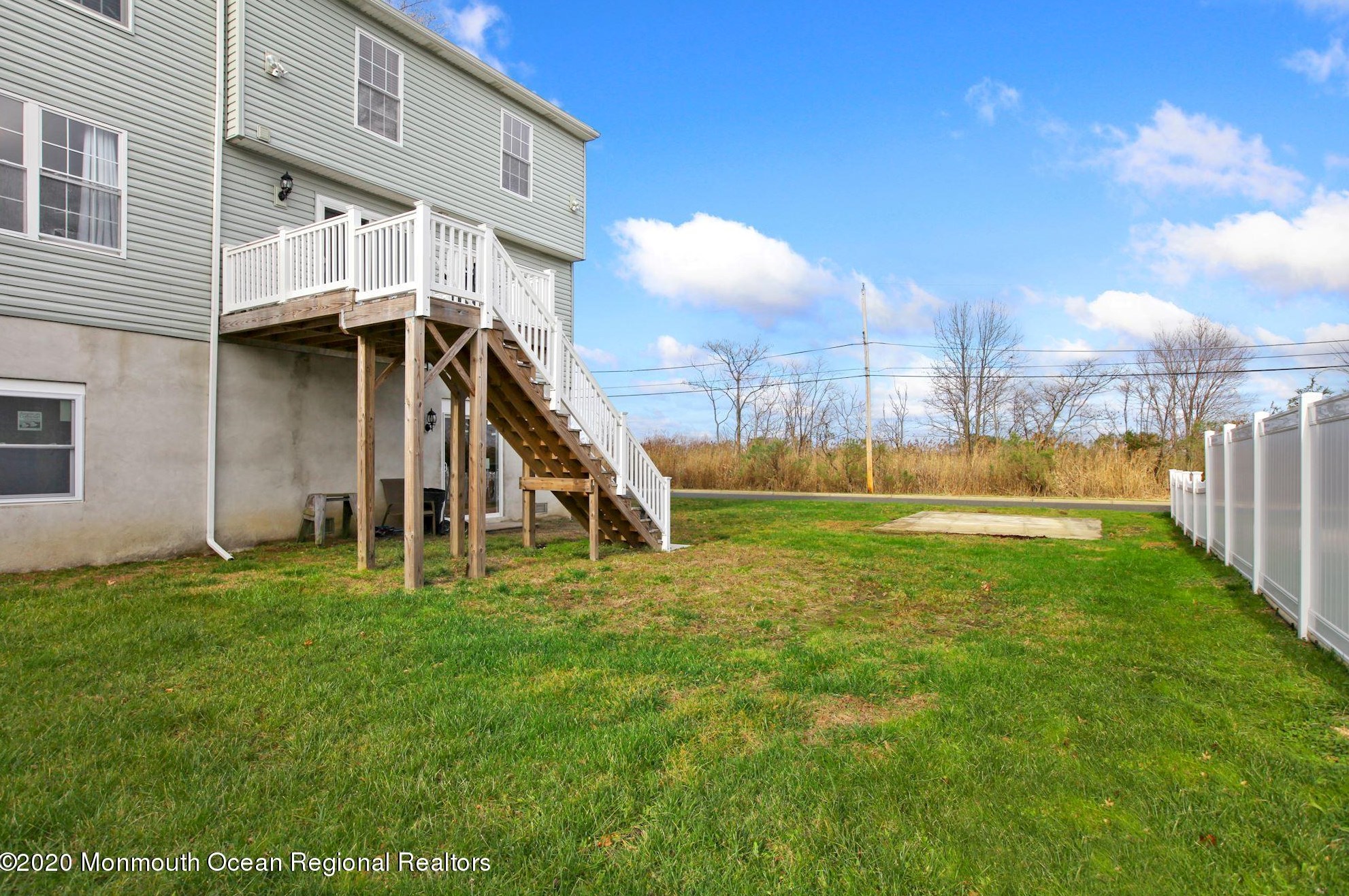 406 Beachview Ave, Keyport NJ 07735-3205 exterior