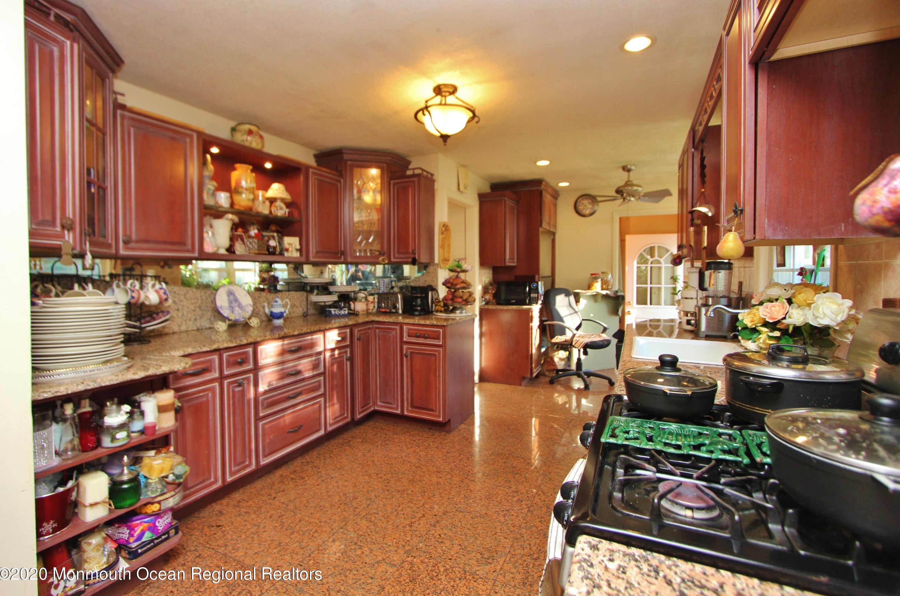 260 Eton Pl, Westfield NJ 07090-1753 exterior